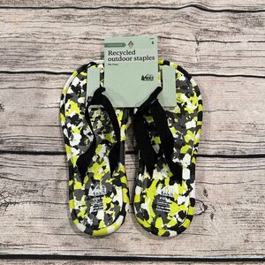 NWT REI Black and Yellow Sporty Flip Flops Unisex Kids’ Size 4
